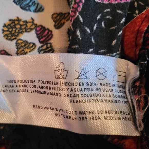 NWOT, SHORT ROMPER, with pockets, very light material, very flattering. - Picture 9 of 14